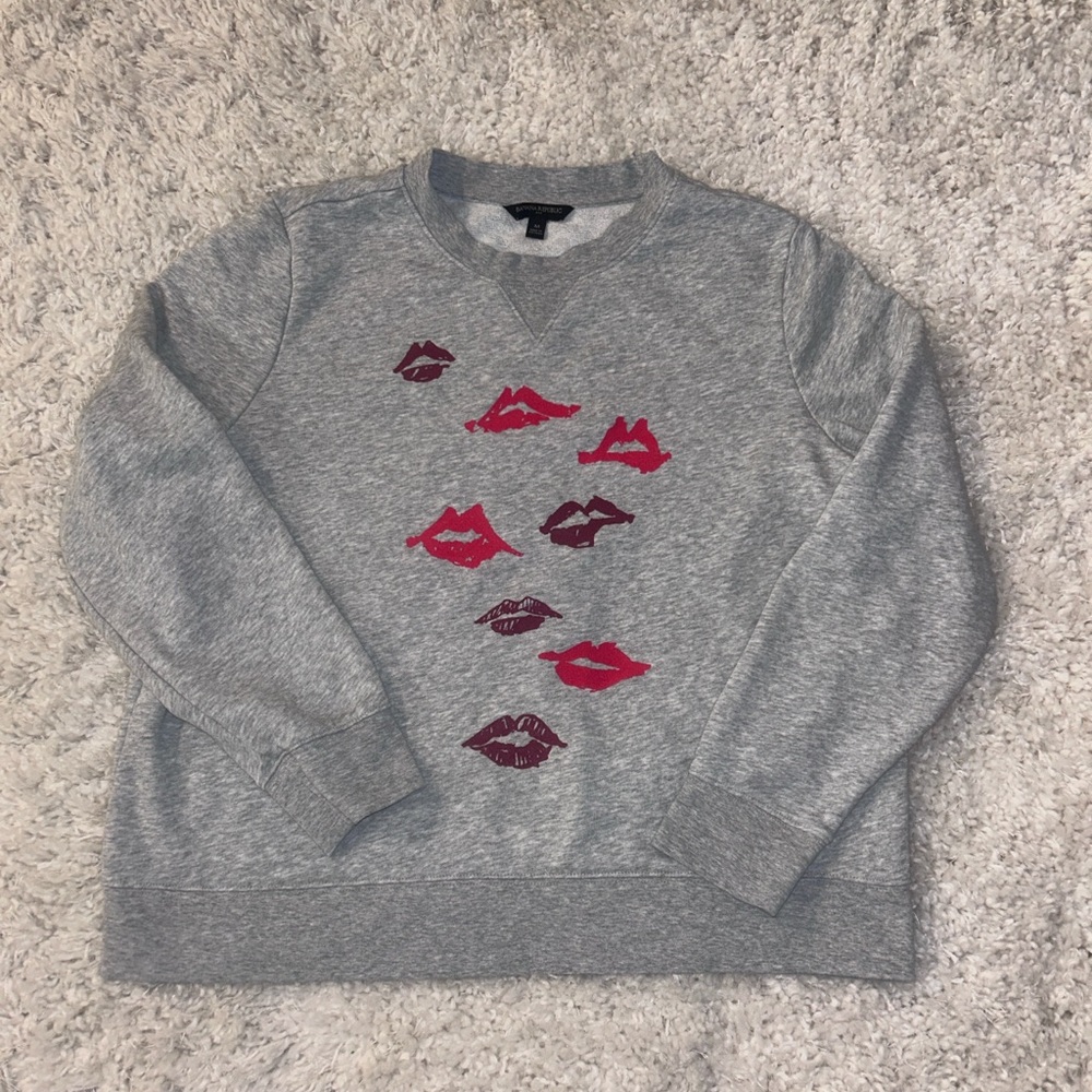 Banana Republic Gray Sweatshirt with Pink & Burgundy Lip Prints